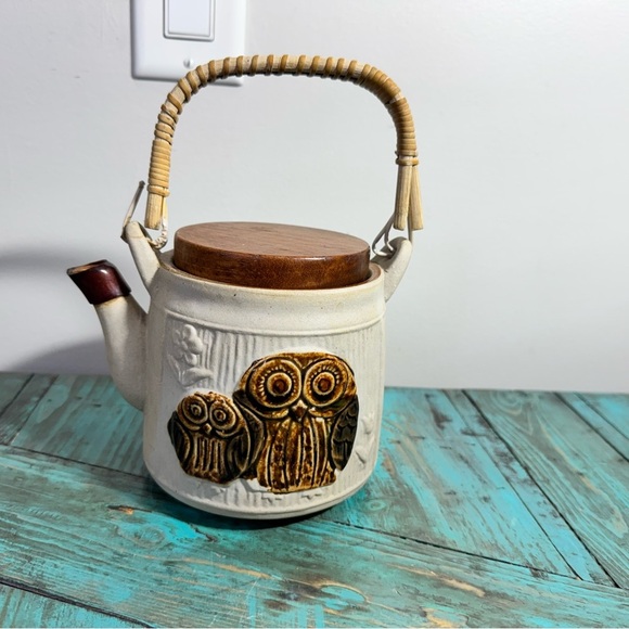 Rare Vintage Owl Teapot Stoneware w/Rattan Handle Wooden Lid - Picture 6 of 11
